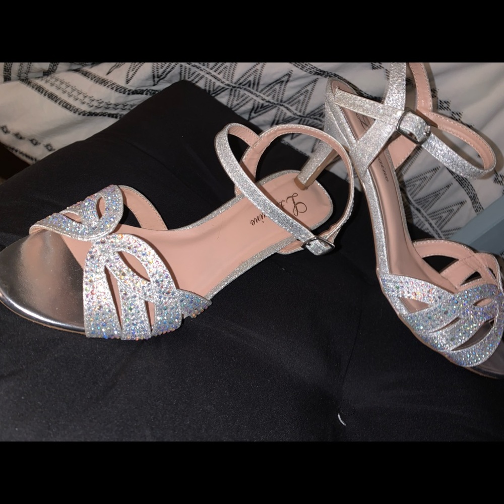 Beautiful formal shoes / silver